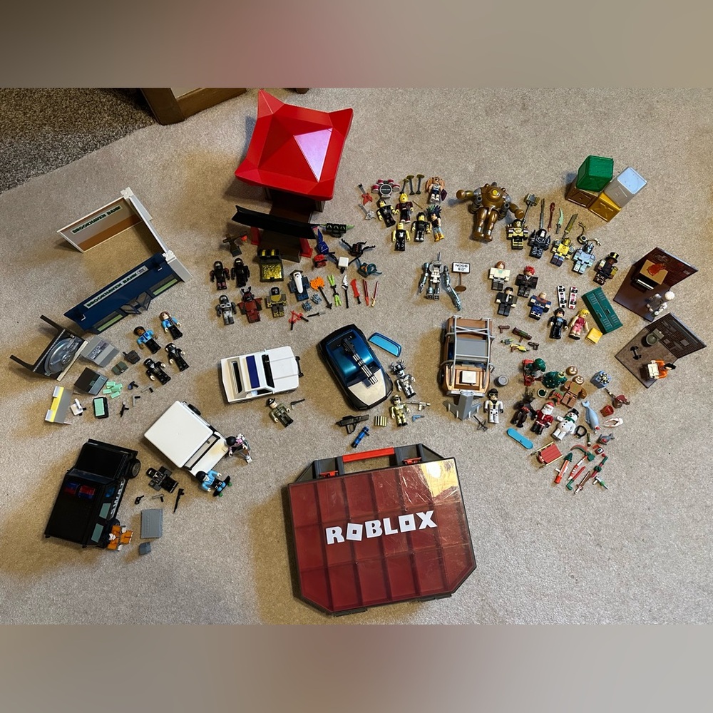 Huge bundle lot of Roblox playsets, cars and figures